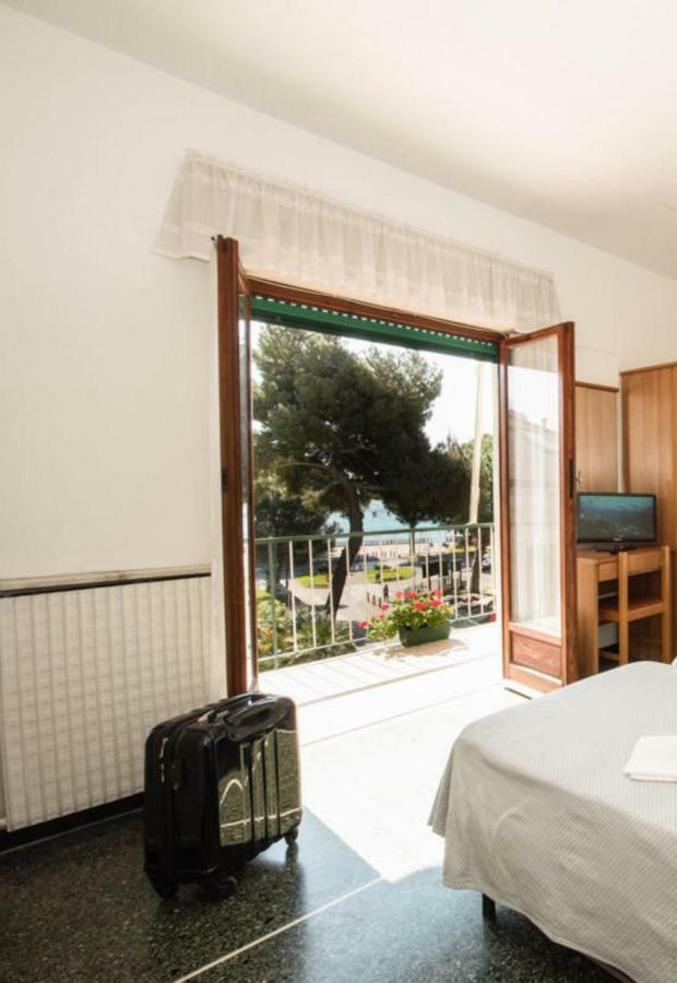 Hotel Tirreno Celle Ligure Extérieur photo